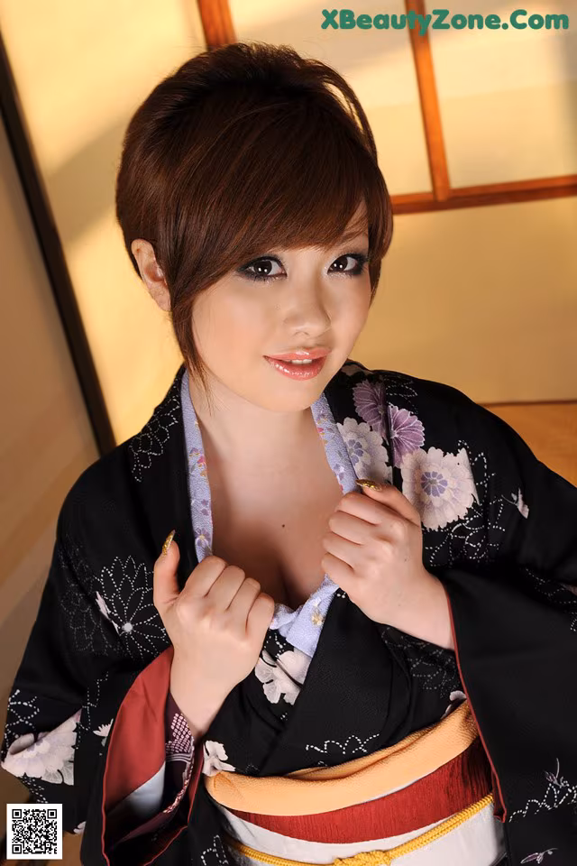 Rio Hamasaki - Bash Www Ecru